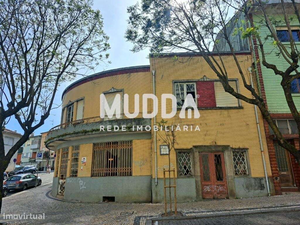 Vendem-se 2 prédios para recuperar, localizados numa das melhores aven - Grande imagem: 4/13
