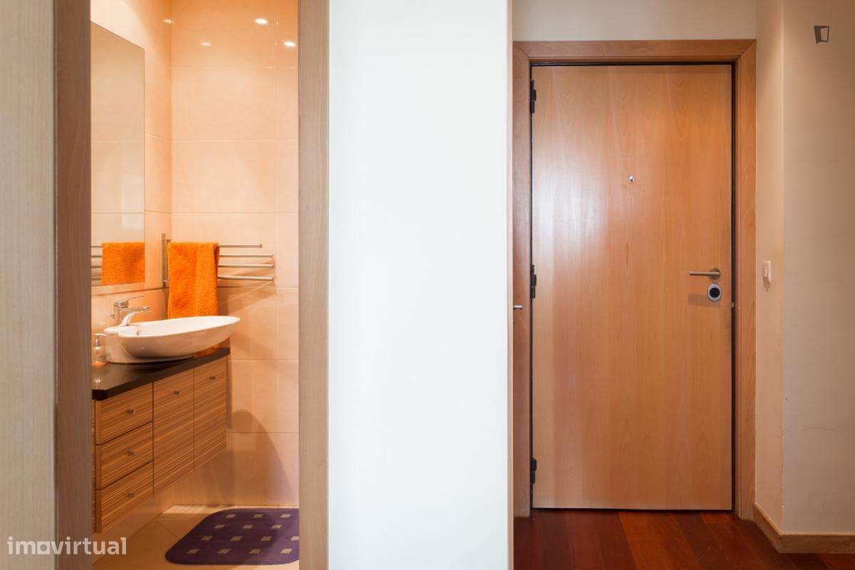 Quarto - localizado em Paranhos Porto - Grande imagem: 3/6