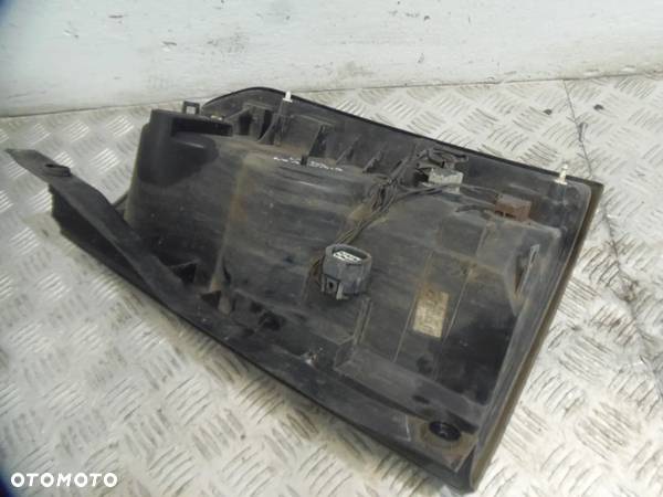 LAMPA TYLNA LEWA LAND ROVER DISCOVERY 4 IV - 4