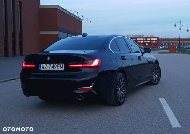 BMW Seria 3 320i Luxury Line sport - 11