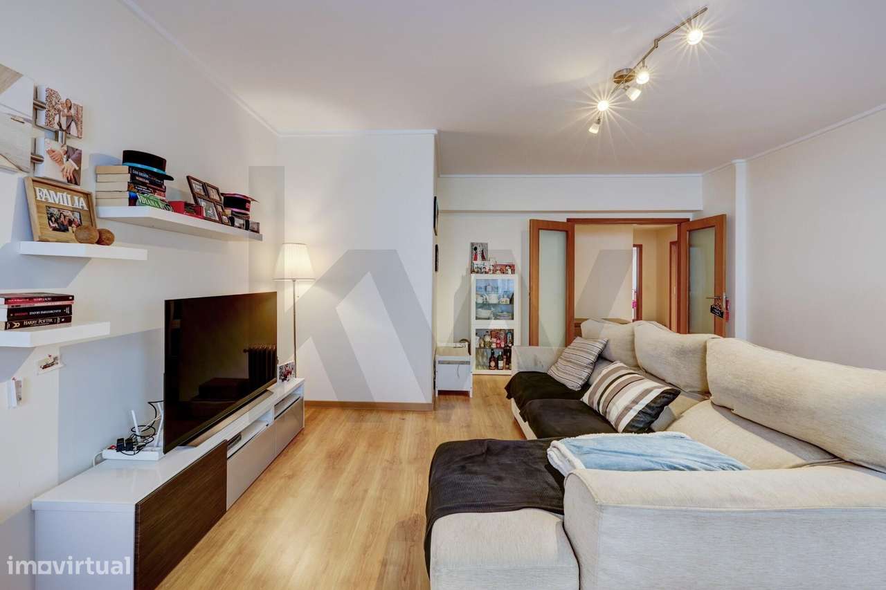 Apartamento T3 com renovação total em prédio com elevador - Grande imagem: 5/36