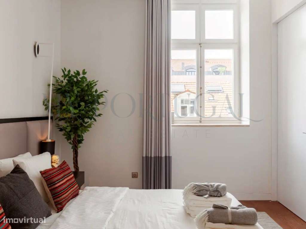 Refúgio de Design e Luz na Praça Dom Luís I - Onde o Rio encontra a...-17