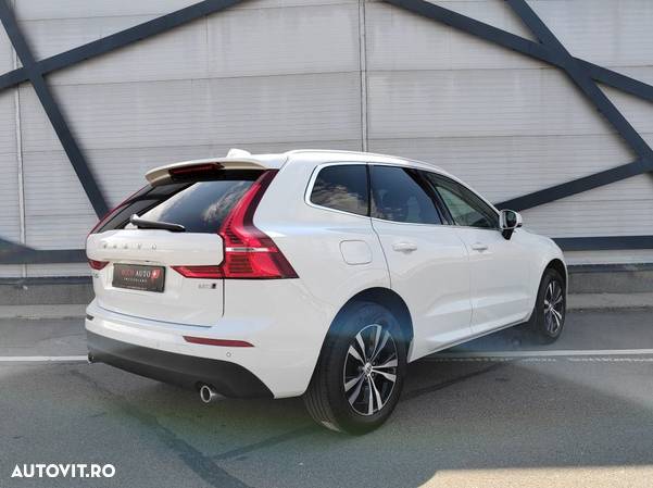 Volvo XC 60 B5 MHEV AT8 AWD Momentum Pro - 4