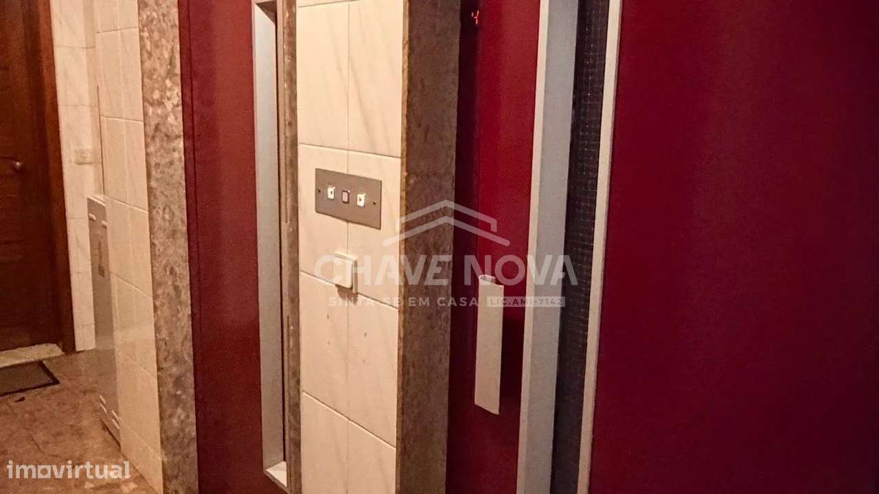 T2 Ren. c/lugar de garagem em Vila Nova de Gaua ( Gaiashopping)-17
