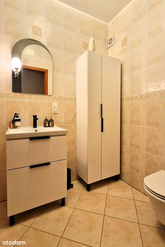 Przestronny bardzo zadbany dom, osobny garaż, zagospodarowany ogród-17