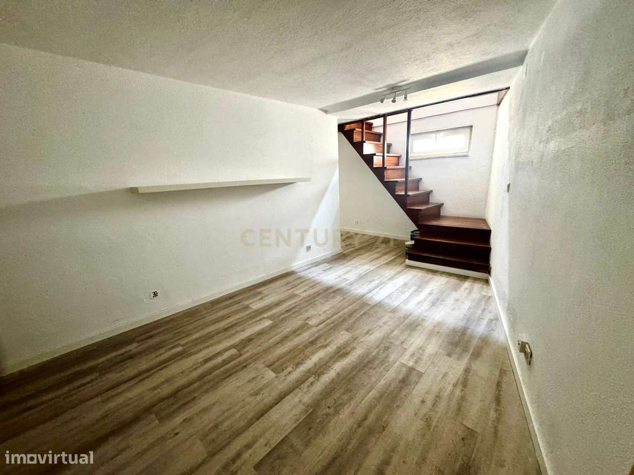 T3 com cave em São Pedro do Estoril – Versatilidade e localização priv-27