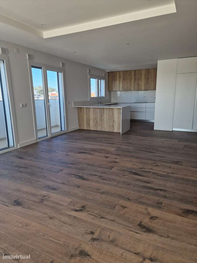 T3 2º Luxo c Estac. Arrecad., Varandas, Vistas jtº Forúm Almada-2