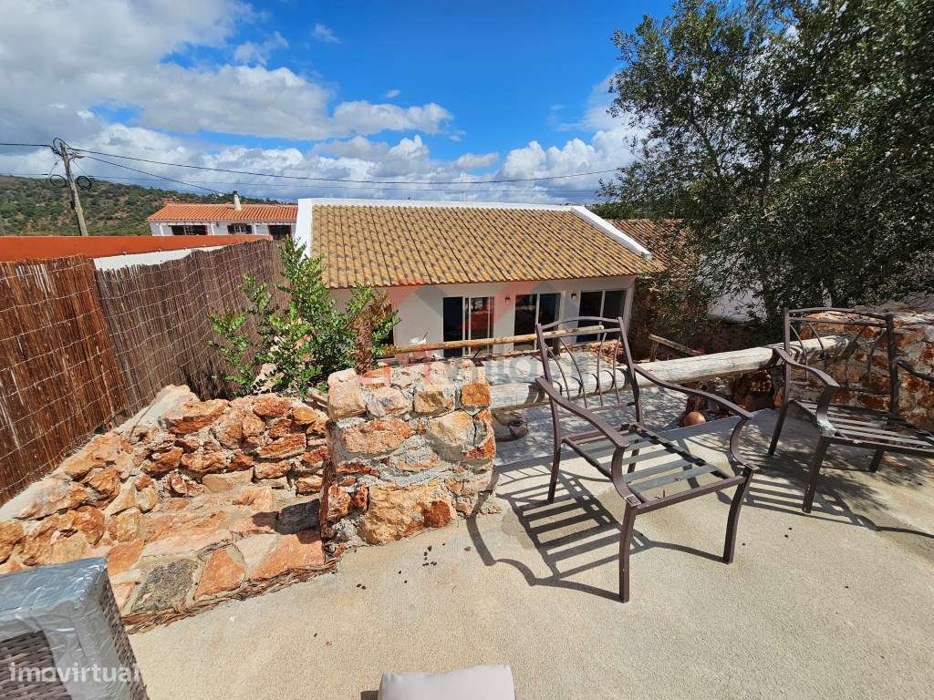 Moradia V2 + 1 recuperada em Alte - Loulé-18