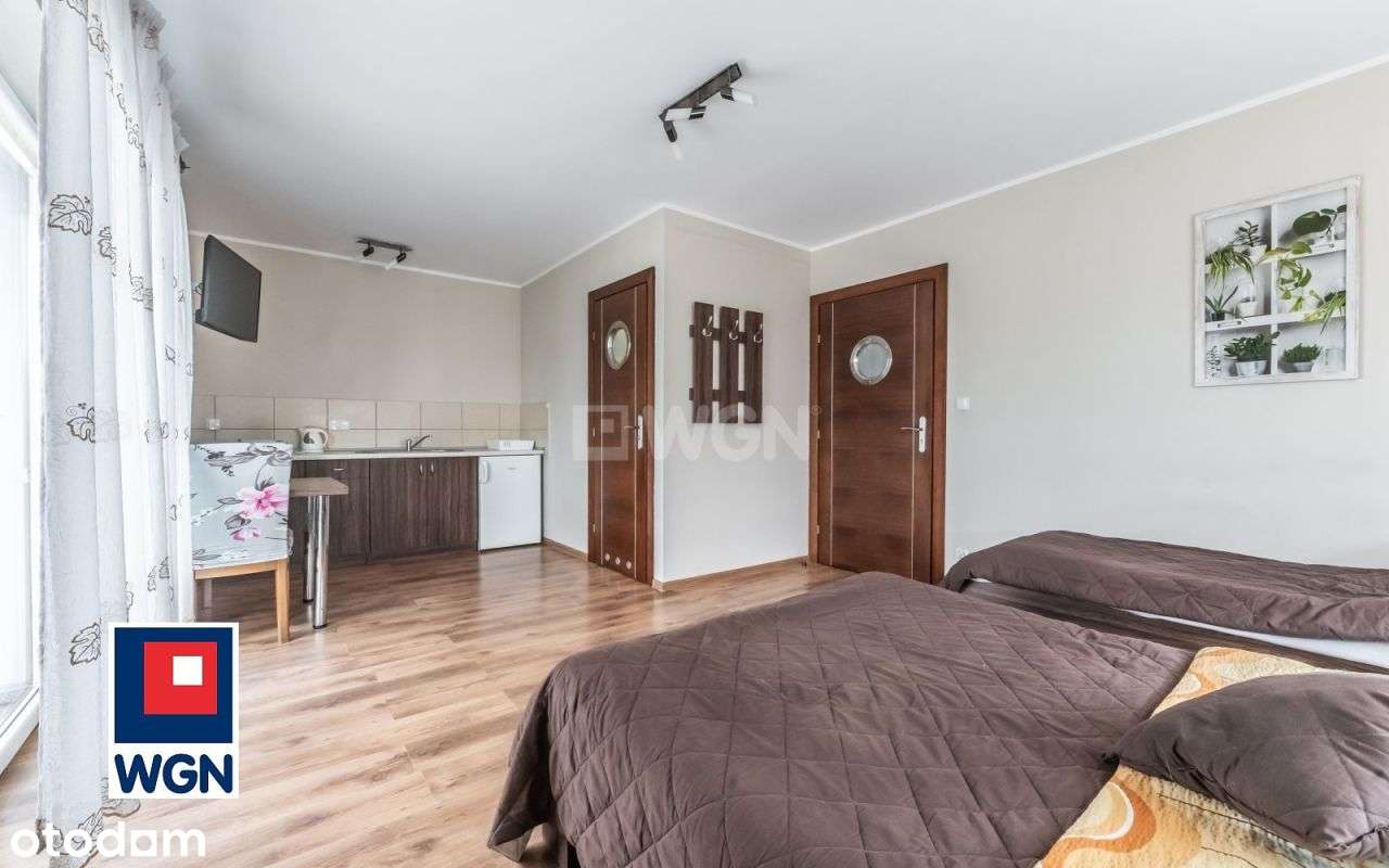 Pensjonat z 2 budynkami gościnnymi, basenem i jacu-7