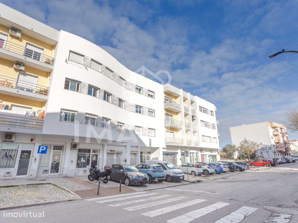 Apartamento T1 com excelentes áreas e parqueamento exterior privado...-23