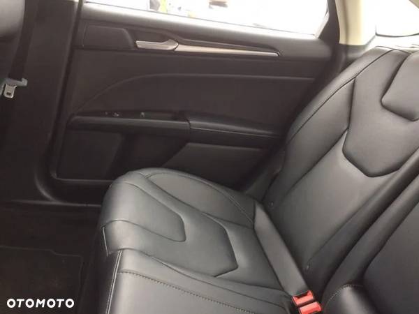 Ford Fusion 2.0 EcoBoost Titanium - 19