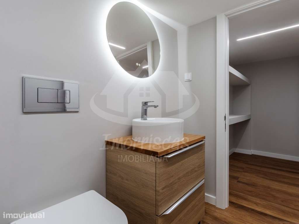T3 Duplex Remodelado com Entrada Independente no Centro de Sacavém-23