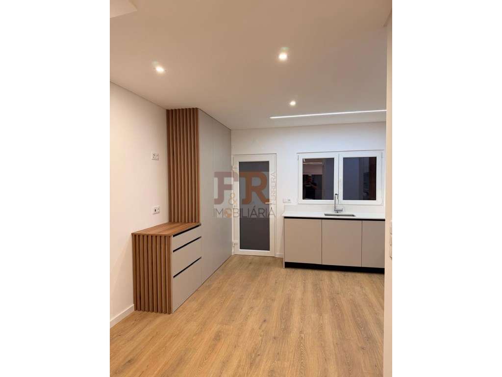 Moradia Geminada Gaveto T3 com Garagem Quinta do Conde-18