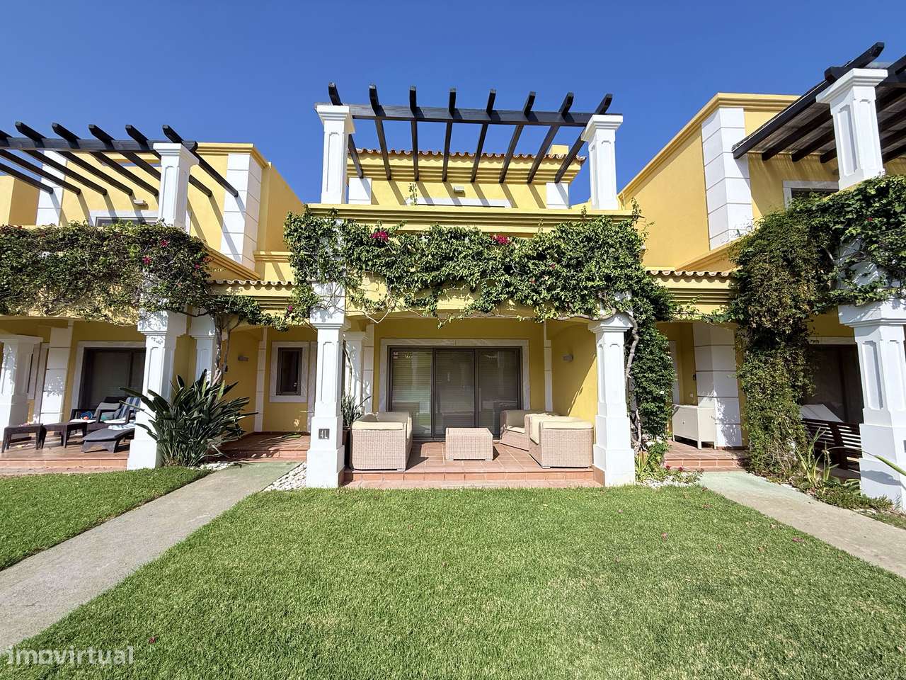 Moradia T3 Luz de Tavira condomínio fechado, piscinas, jardim, garagem