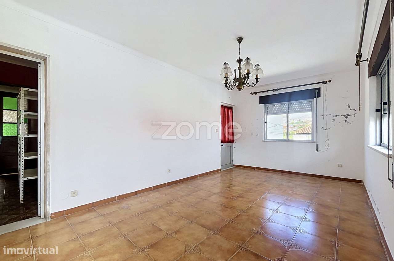 Moradia T4 com jardim e espaço exterior-20