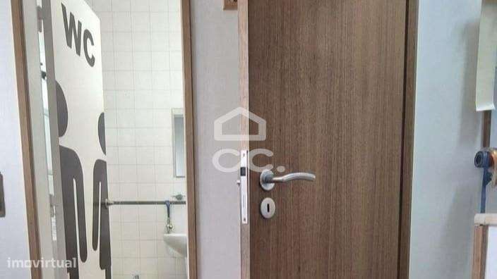 Loja com 120 m², 2 pisos e Saída de Fumos – Torres Novas-12