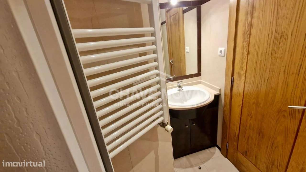 Apartamento T2 | Vila Nova de Gaia | Lugar de Garagem e Varanda-6
