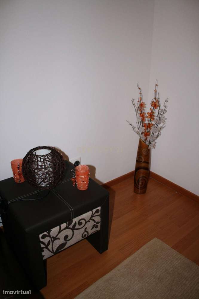 Apartamento T2 mobilado em Amora, Seixal - Oportunidade Única!-2