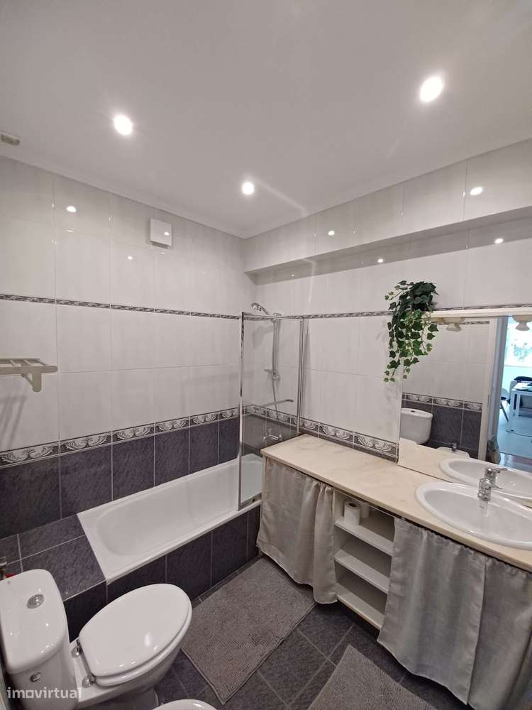 Quarto confortável com mobiliário e internet incluídos - Grande imagem: 5/9