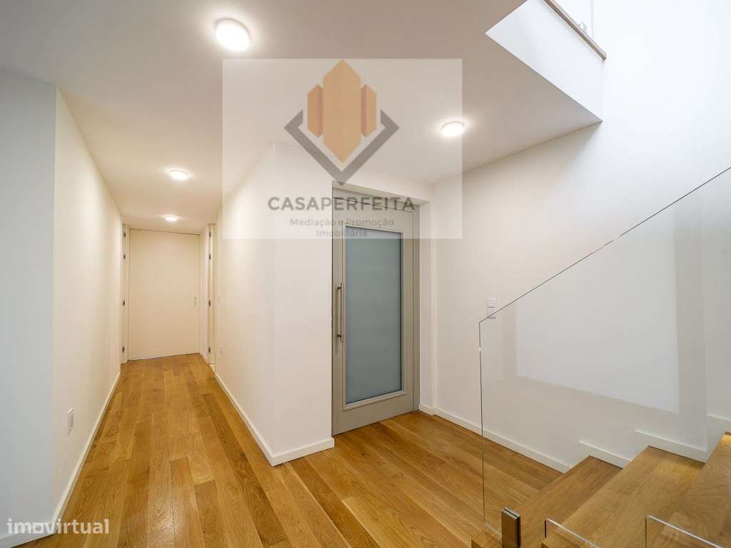 Luxuosa Moradia T4 a 150 metros da Praia - Madalena-10