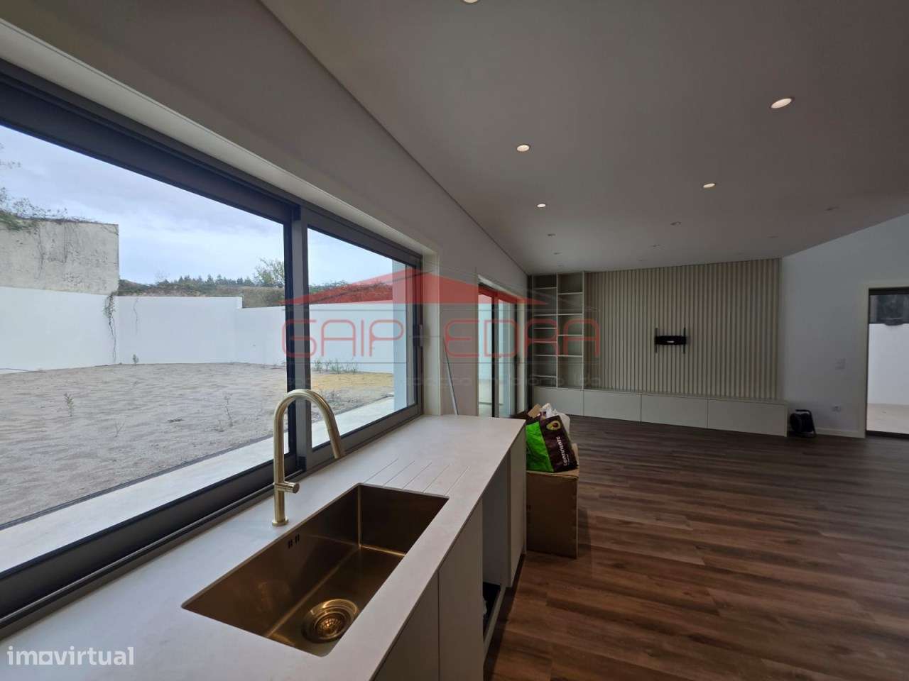 Moradia T3 com jardim e acessibilidade-5