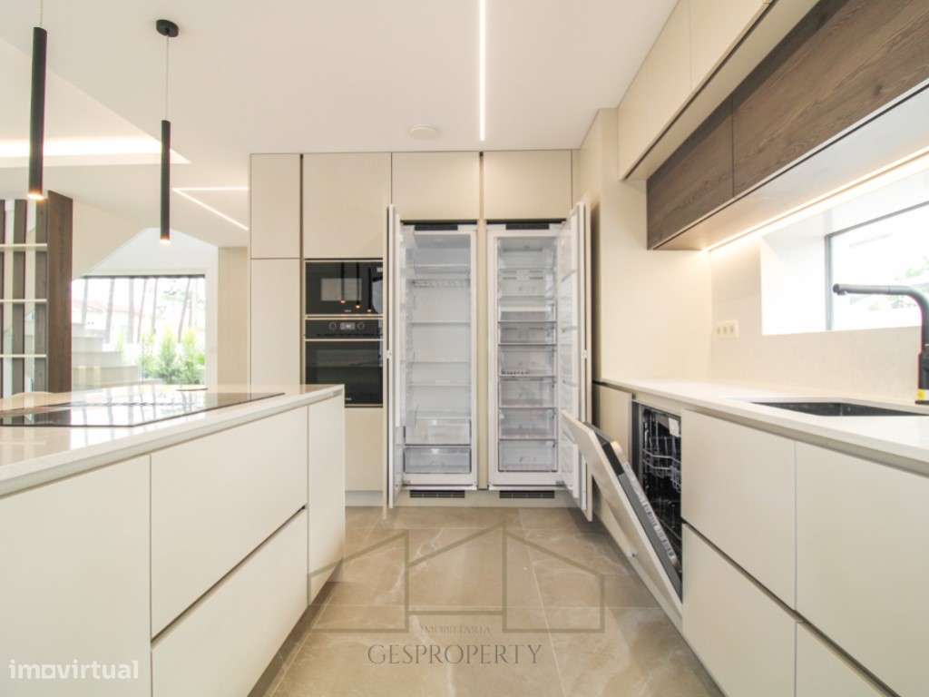 Moradia Isolada T4 com Piscina na Aroeira-15