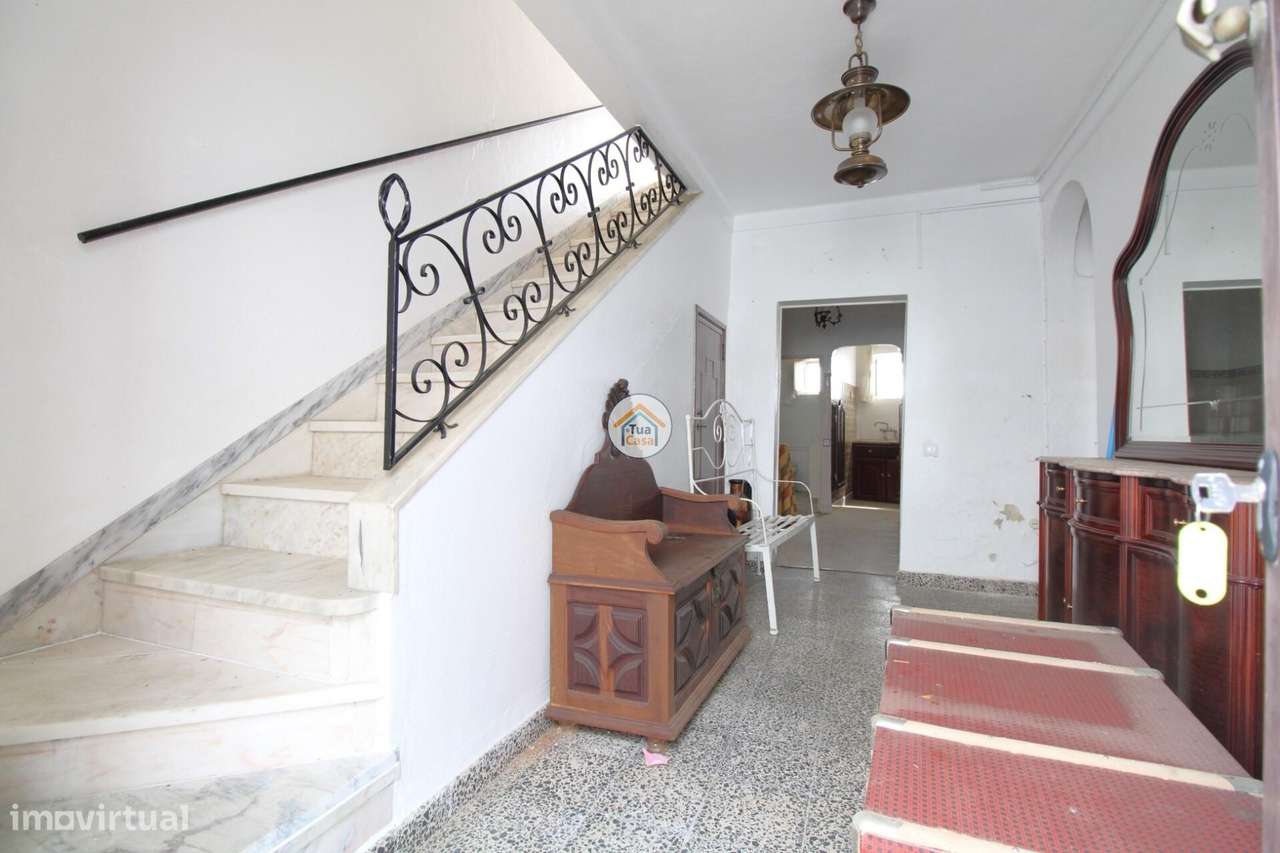 Moradia T3 com espaço exterior localizada junto ao Centro Histórico da - Grande imagem: 2/25