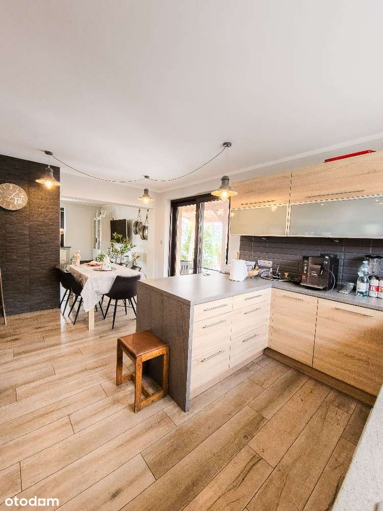 Atrakcyjny dom z pięknie zagospodarowaną działką. Nowa cena !-5