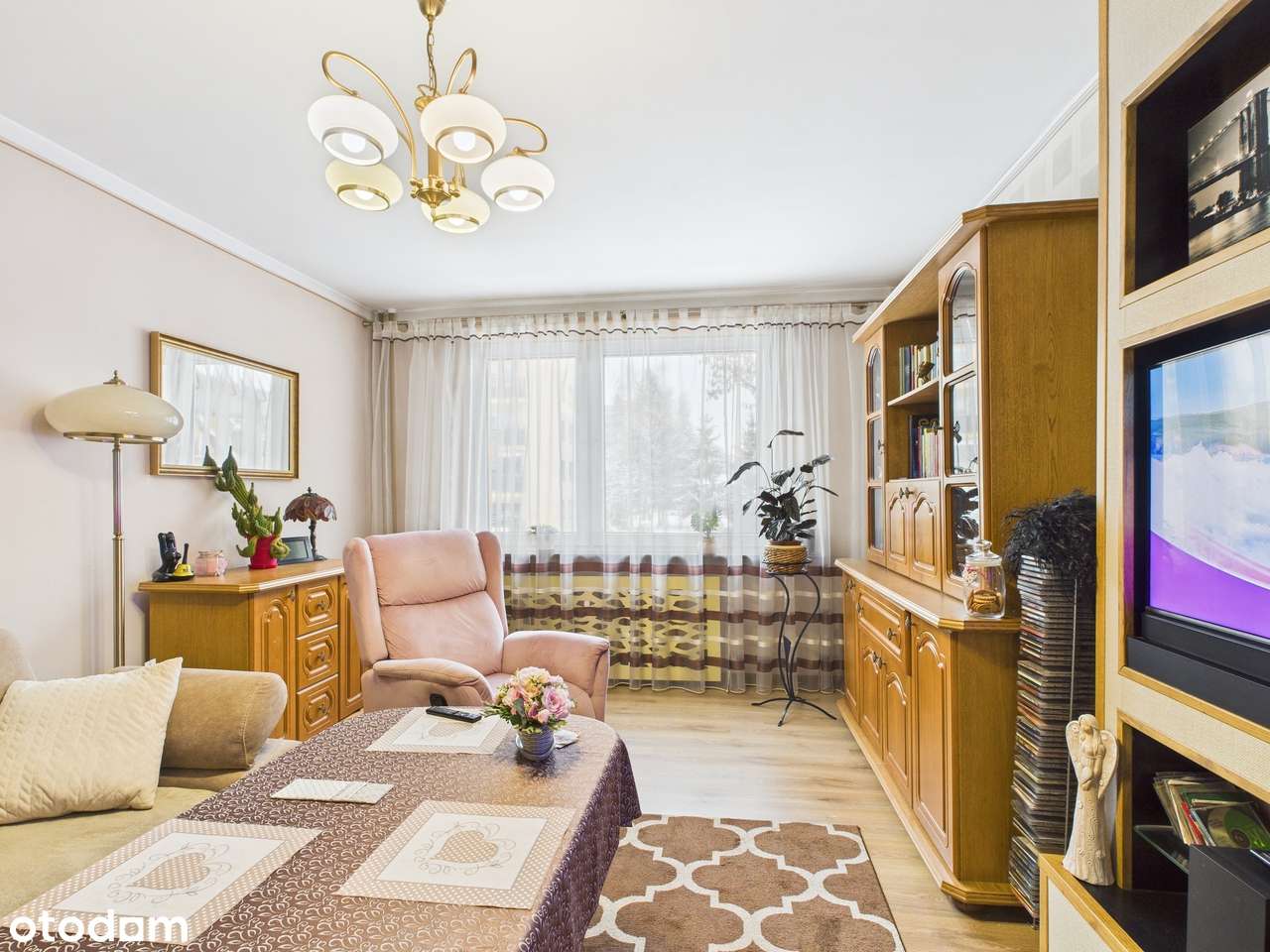 Reden/Wysoki parter/ 2 pokoje/ duża kuchnia/-1