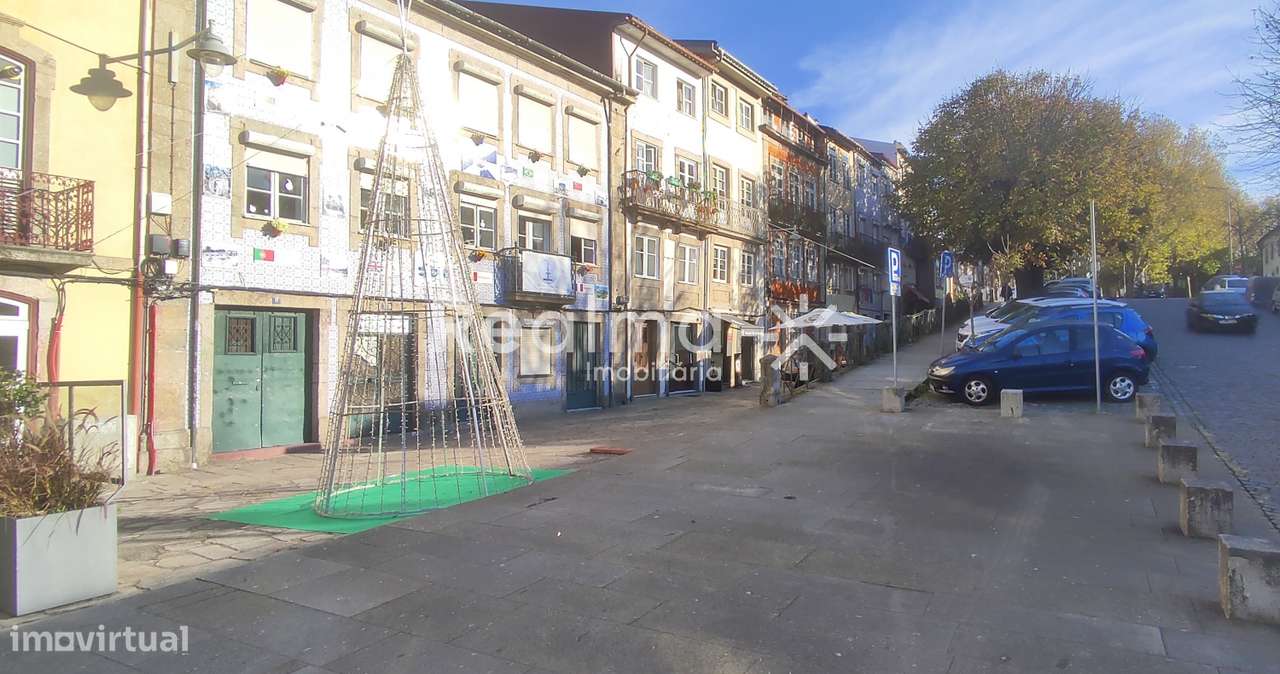 Loja Comercial no Centro Histórico de Braga-7