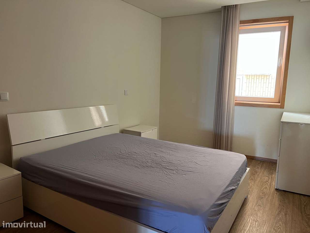 T2 + 1 Avenida dos Banhos vista mar-13