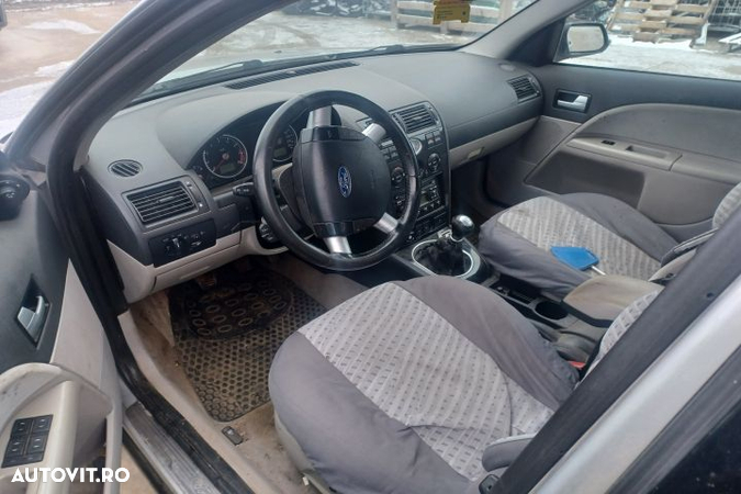 Grila bara fata centru Ford Mondeo 3  [din 2000 pana  2003] Sedan 1.8 MT (125 hp) - 7