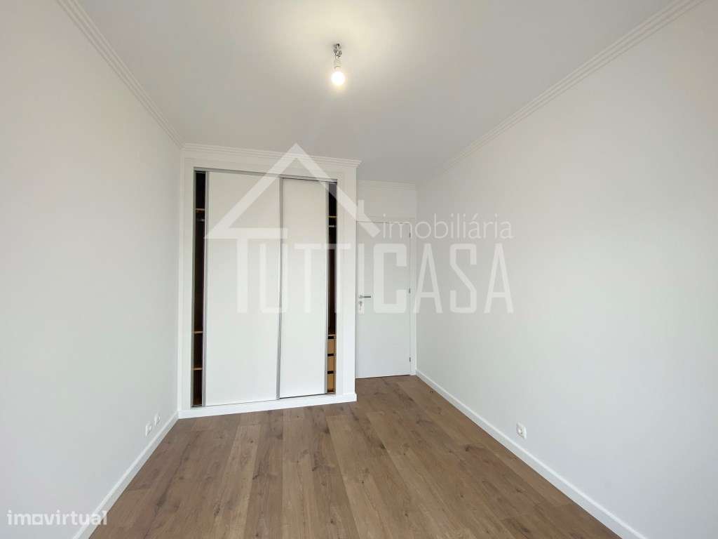 Moradia V3+1 totalmente remodelada na Ericeira-20