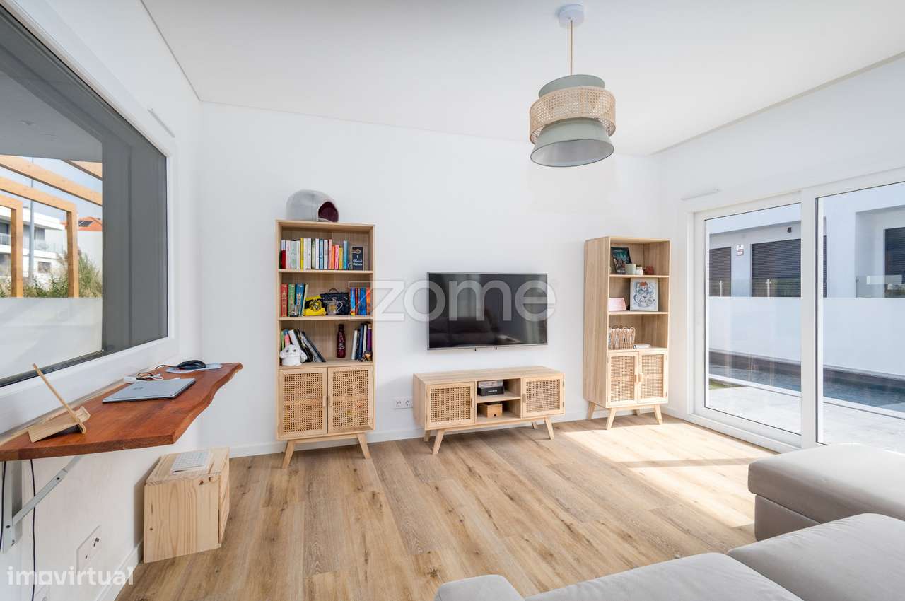 Moradia T3 com piscina na Sobreda-10