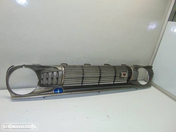 Datsun 120Y grelha frontal - 1