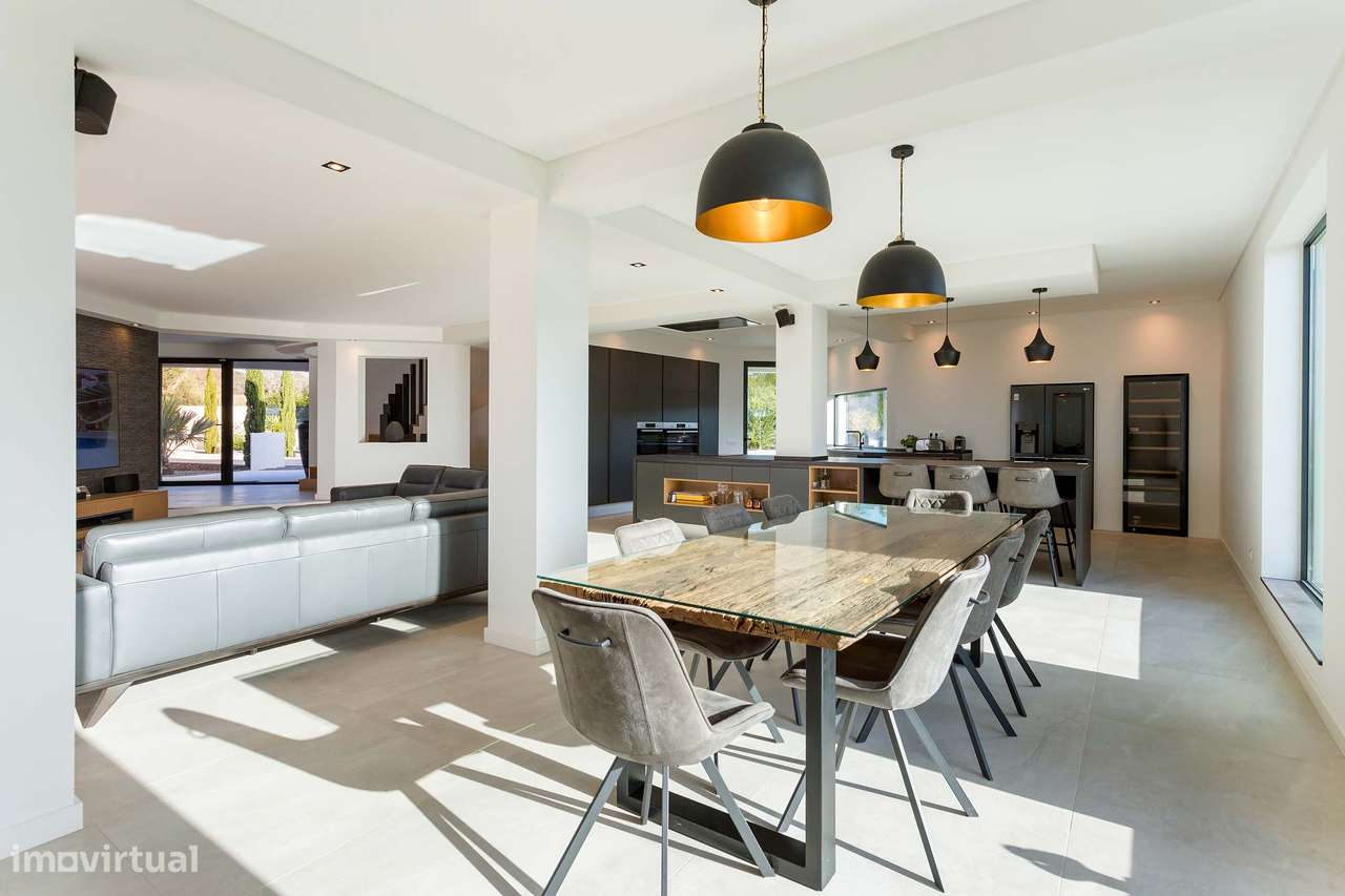 Quinta Moderna de Luxo com 4+1 Suítes, Anexo Independente e Jardim-13