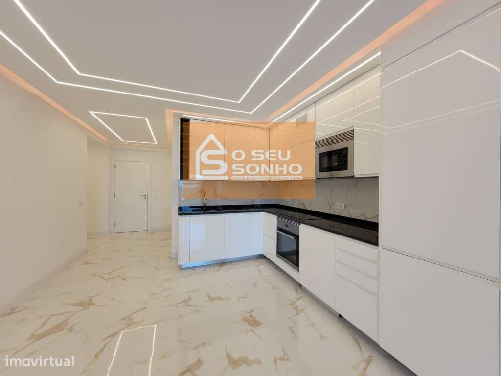 Apartamento T2 na Primeira Linha de Quarteira com Vista Mar-3