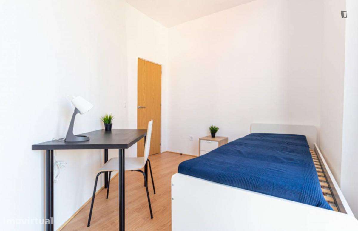 Quarto - localizado em Benfica Lisbon - Grande imagem: 5/6