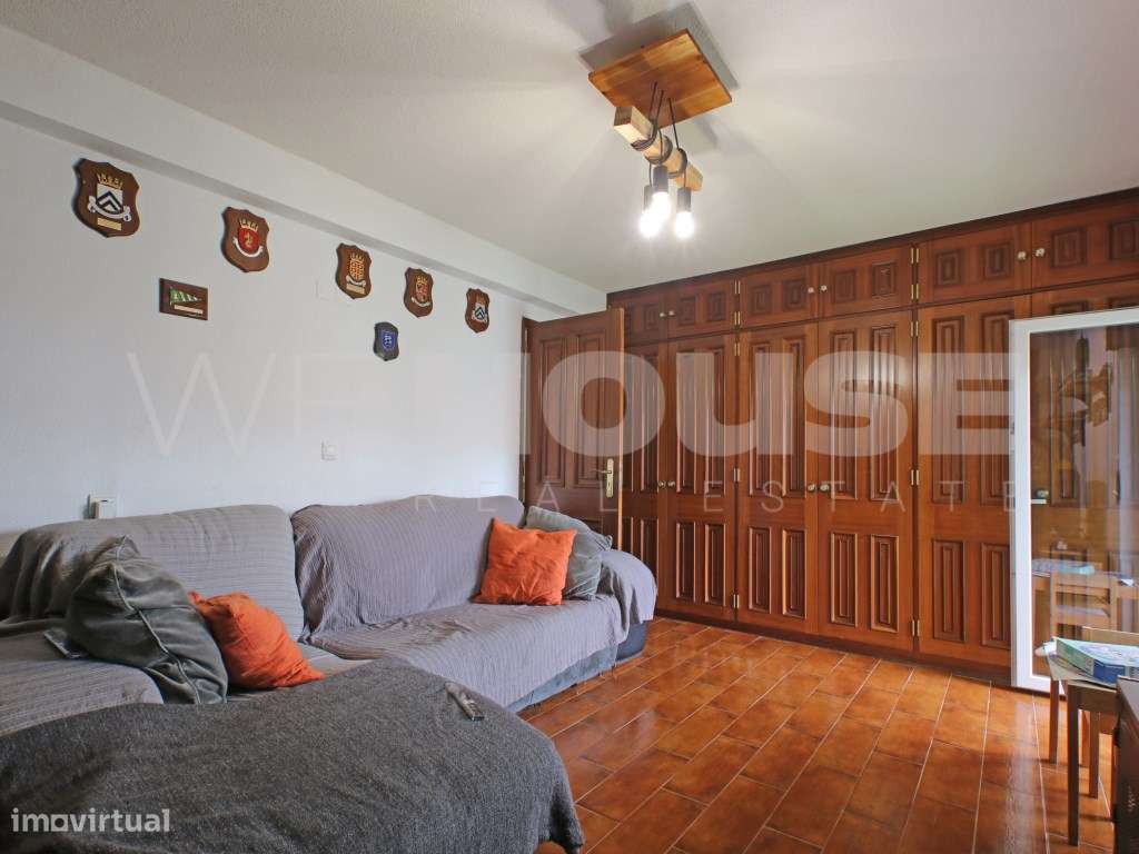 Oásis Urbano: Moradia T3 com Piscina e Potencial para T1 Independente-35