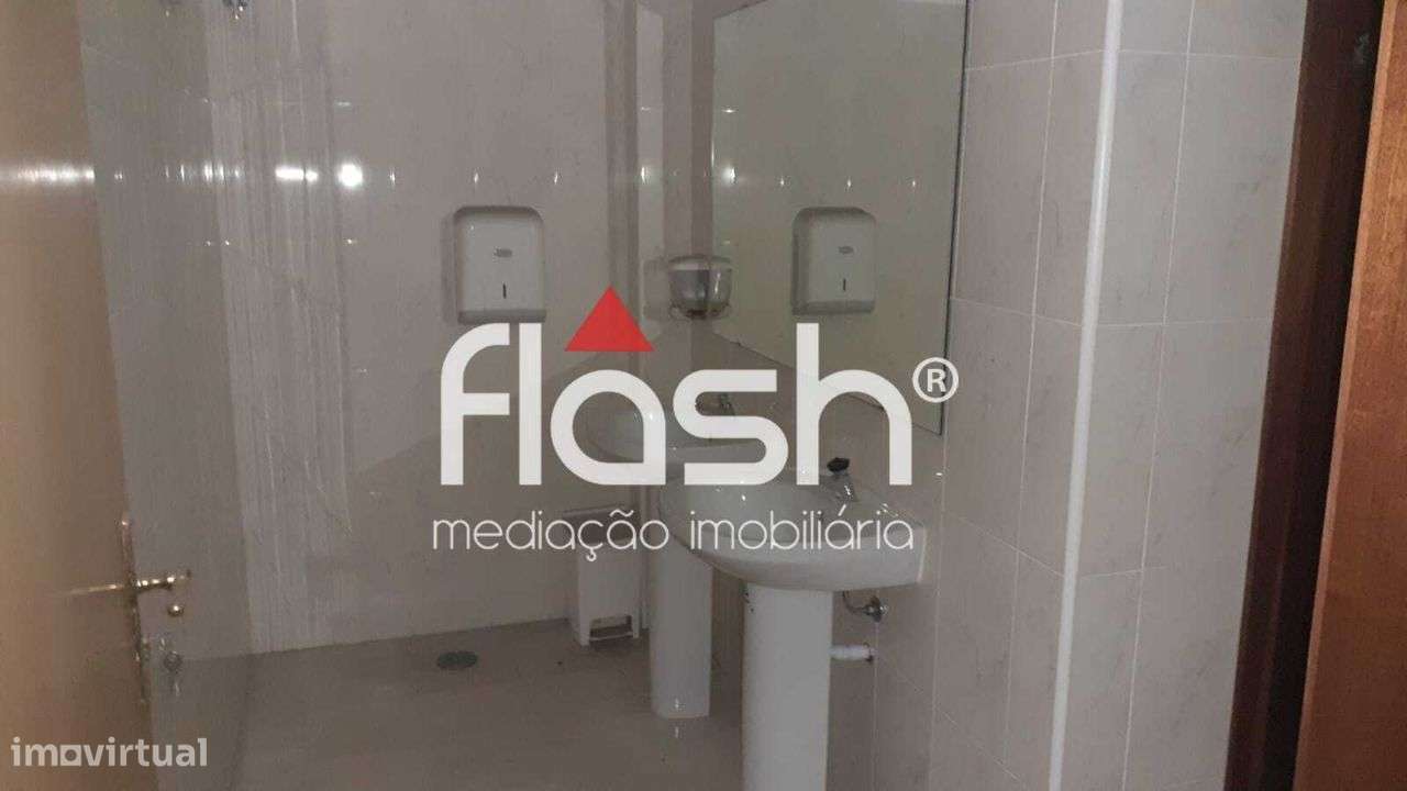 Venda de Espaço de loja/escritórios no Restelo-25