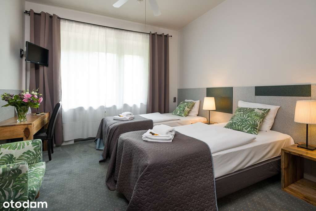 Willa z basenem i ogrodem w prestiżowej dzielnicy-18