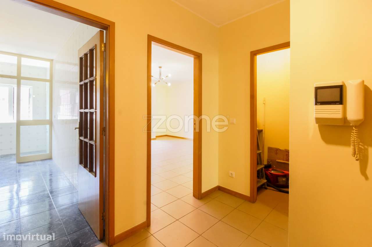 Apartamento T2 com varanda e lugar de garagem, Fânzeres - Arrendame... - Grande imagem: 5/31