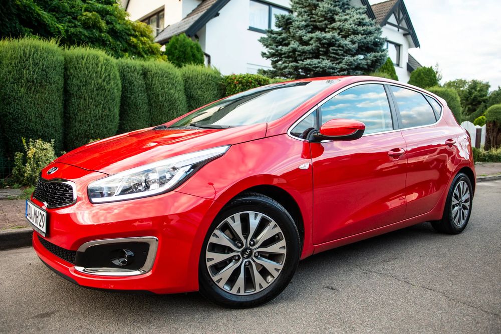 Kia Ceed II (2012-) 1.4 CVVT Dream Team Edition 2017