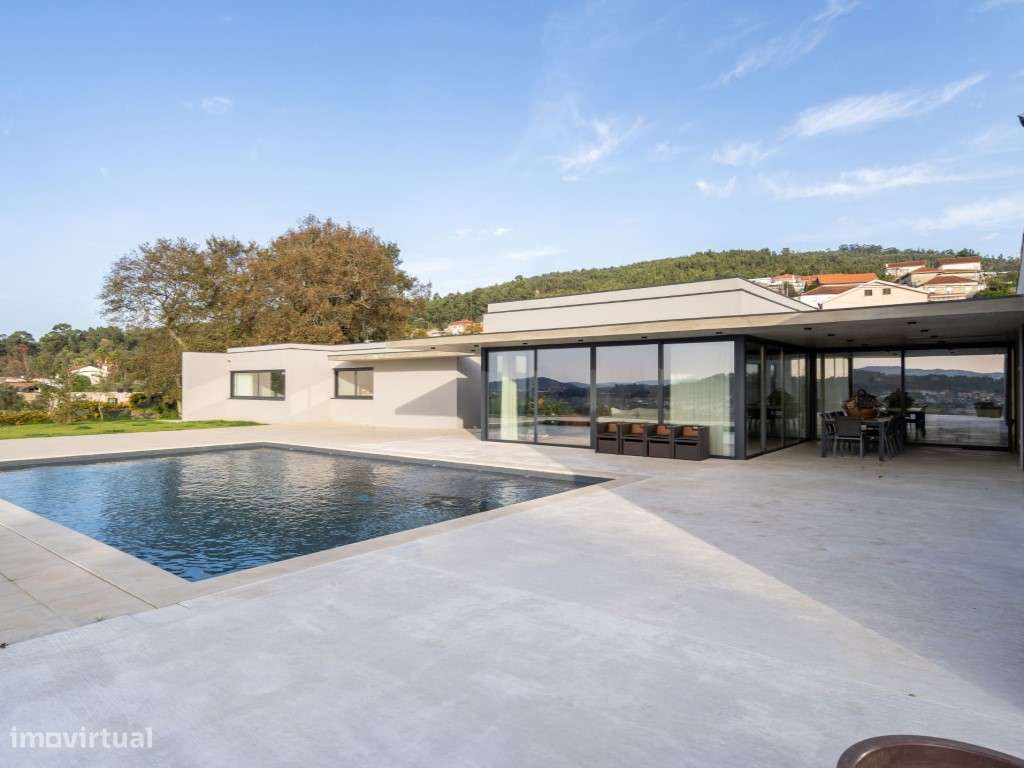 Moradia térrea V4+1 com piscina, ginásio e vistas panorâmicas sobre...-11