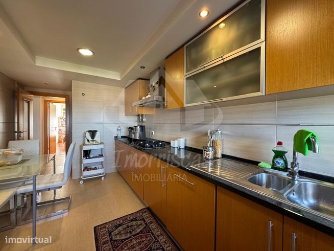 Apartamento T3 com garagem no Parque das Oliveiras, Camarate-8