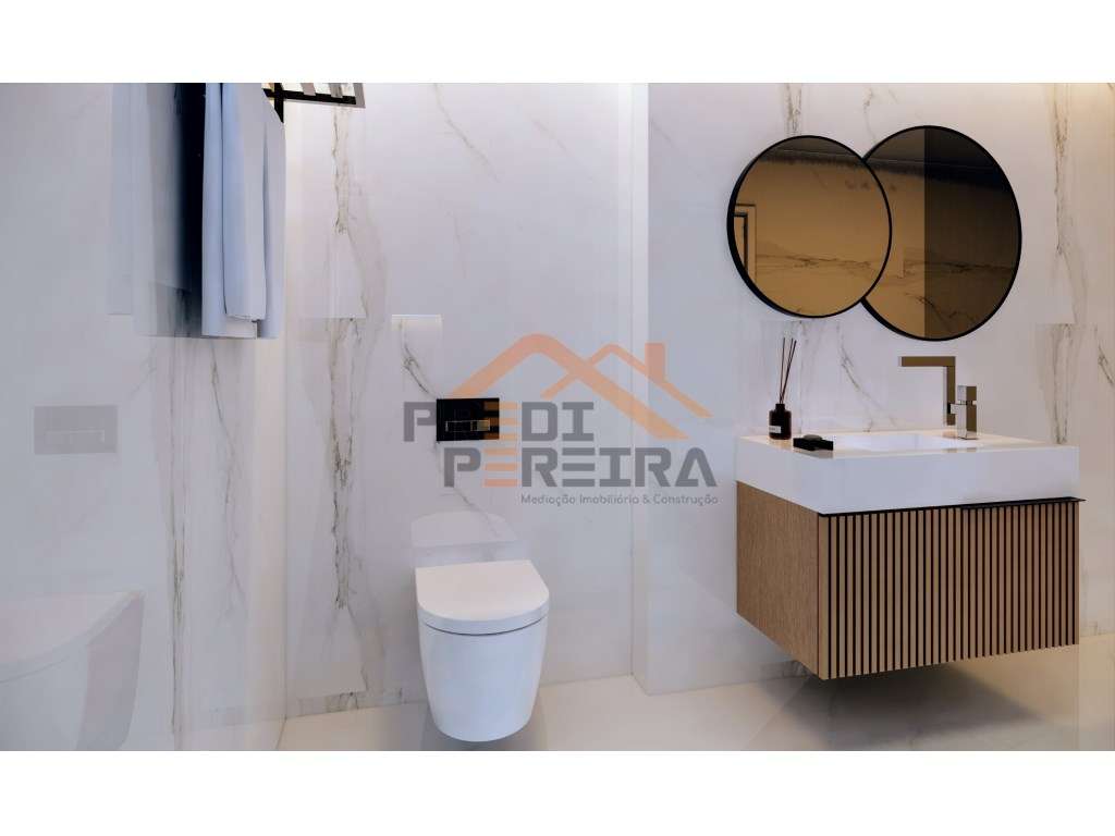 Apartamento T5, com varandas, terraço e box para duas viaturas, sit...-12