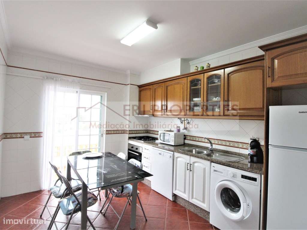 Apartamento T1+1 com Piscina, Estacionamento e Excelente Exposição ...-5