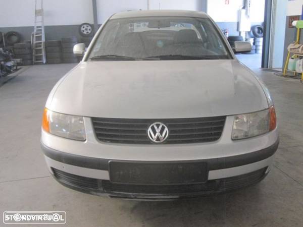 VW Passat 1.6 100cv de 1997 para peças - 1