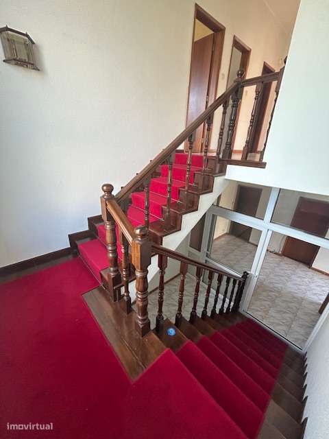 Vende-se Moradia de 3 pisos em Chaves-8