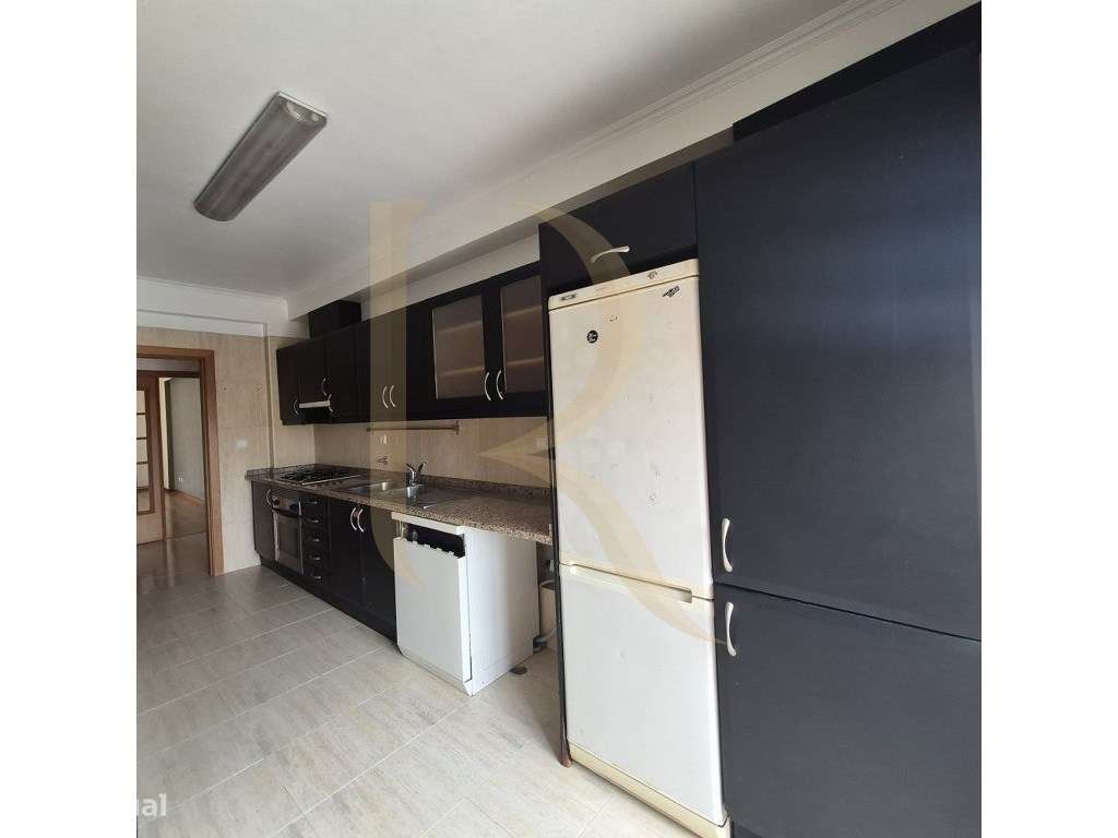 Apartamento T2 com elevador e varanda e arrecadação em Vale Flores ... - Grande imagem: 4/19